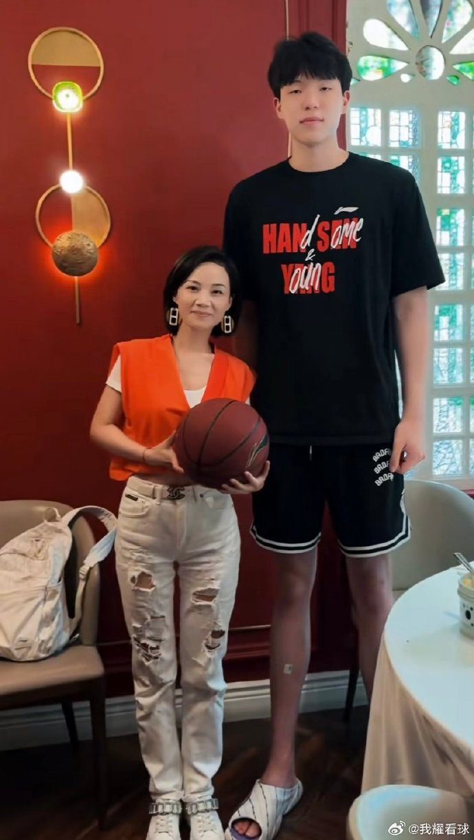 杨瀚森看了, inews
