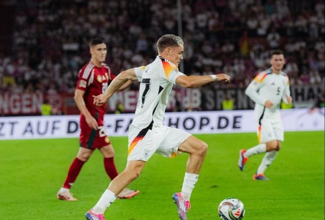 能从后场稳, 心施洛特贝