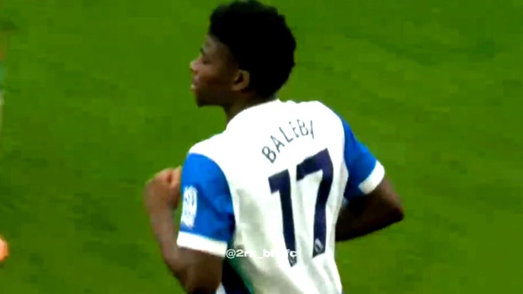 育称, 加盟曼联